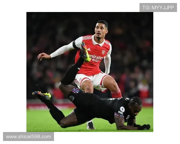 萨利巴庆祝踢飞球童无奈摊手叹